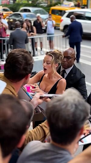 Margot Robbie Hot leaked photo #68