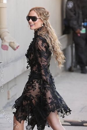 Margot Robbie Nude Leaked Photo #8