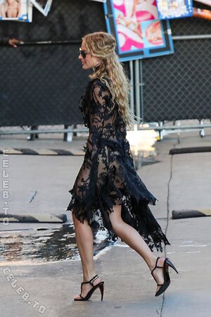 Margot Robbie Nude Leaked Photo #19