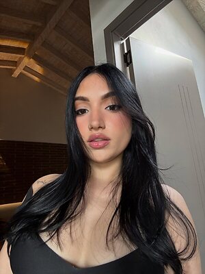 Mariam Obregon leaked photo #4