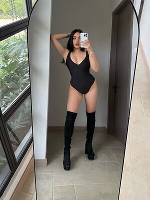 Mariam Obregon leaked photo #5