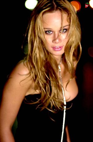 Mariana Ximenes leaked photo #37