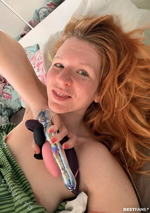 Marie_packt_aus photo