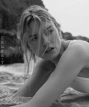 Martha Hunt Nude Leaked Photo #3