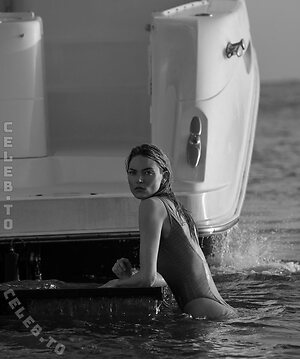 Martha Hunt Nude Leaked Photo #4