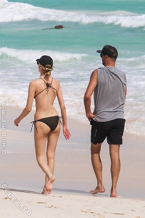 Martha Hunt Nude Leaked Photo #42