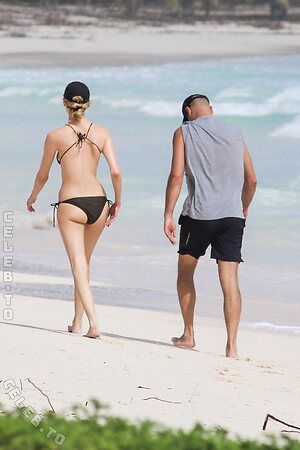 Martha Hunt Nude Leaked Photo #44