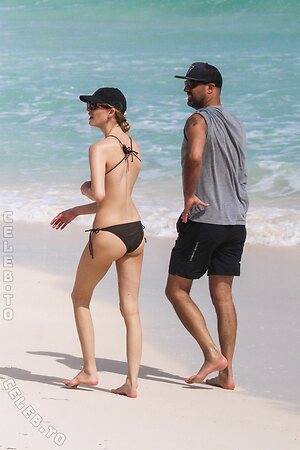 Martha Hunt Nude Leaked Photo #45