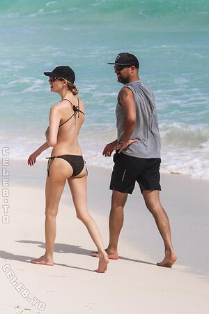 Martha Hunt Nude Leaked Photo #51