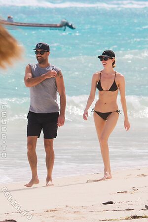 Martha Hunt Nude Leaked Photo #58