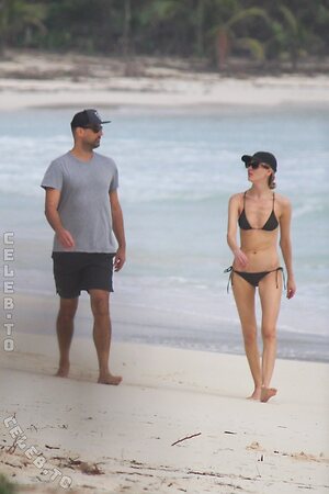 Martha Hunt Nude Leaked Photo #61