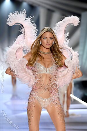 Martha Hunt Nude Leaked Photo #208