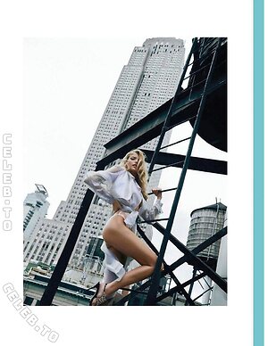 Martha Hunt photo