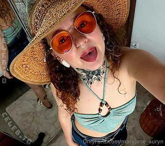 MaryjaneAuryn