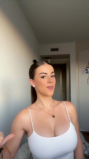 Maura D Nude Leaked Photo #10