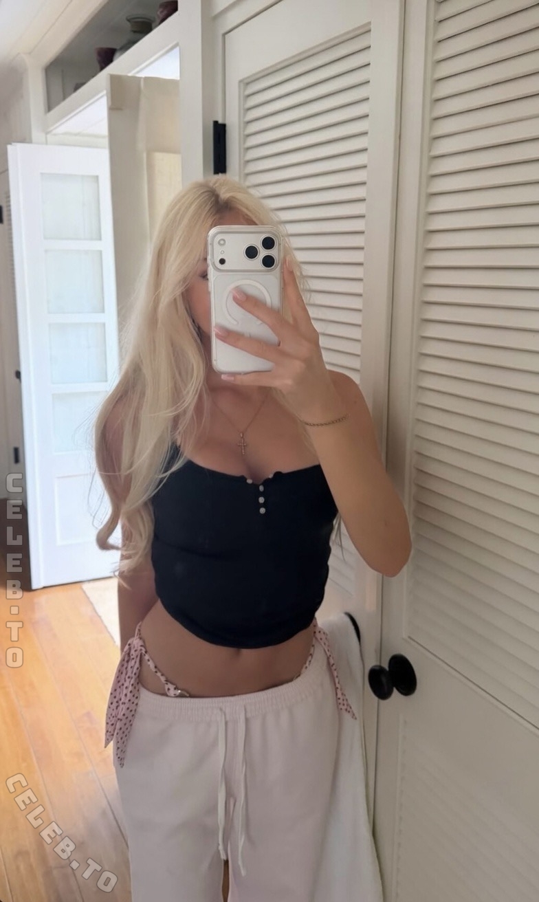 Mavie Noelle photo