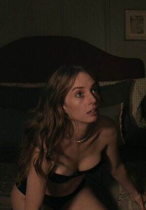 Maya Hawke leaked photo #4