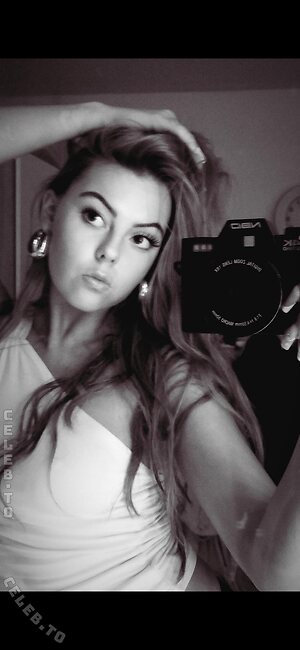 Maya_esw / Mercedesmadeleine_