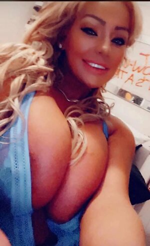 Meegz Nelson UK Nude Leaked Photo #8