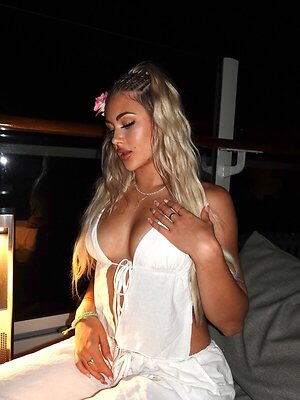 Meghan Walker leaked photo #13