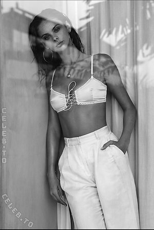 Meika Woollard leaked photo #577
