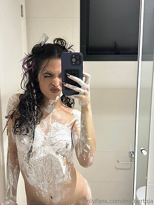 MEL BERTOJA leaked photo #4