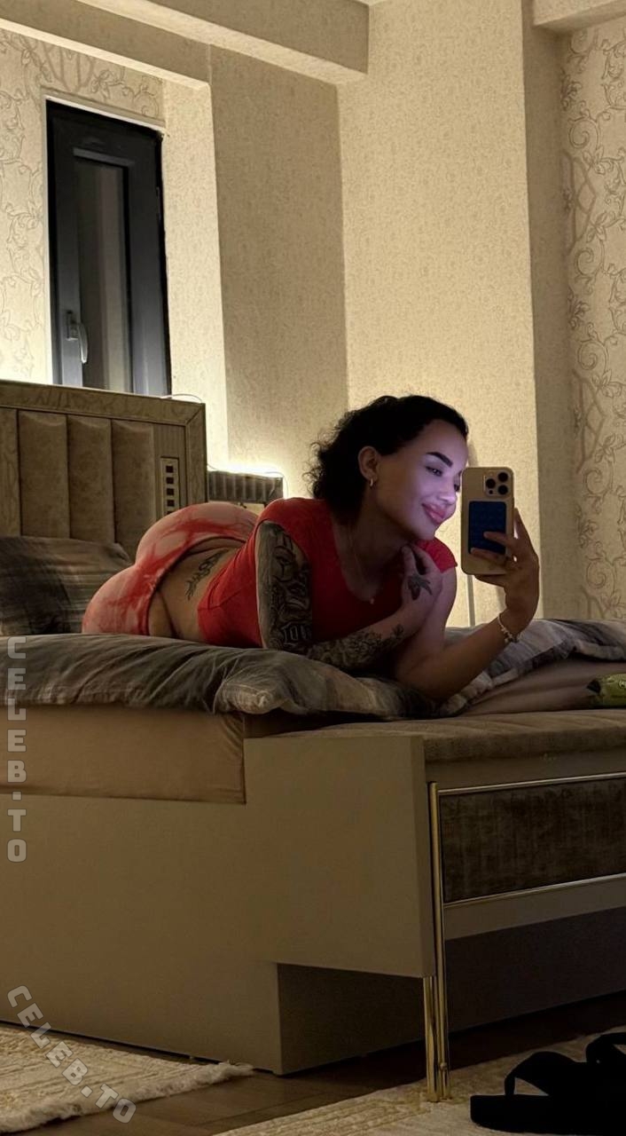 Melek Azad photo
