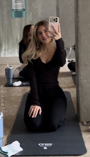 Melina.msxou More Nude Photos