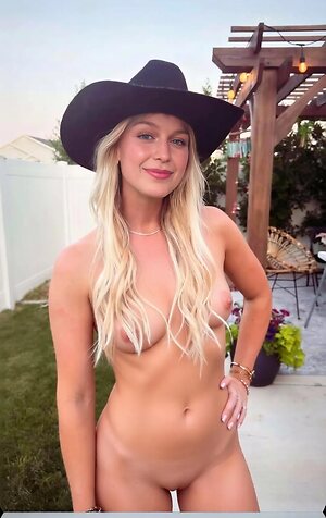 Melissa Benoist fakes leaked photo #236