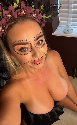 Melissa Debling leaked photo #409