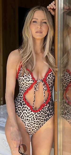 Melissa Naschenweng Nude Leaked Photo #2