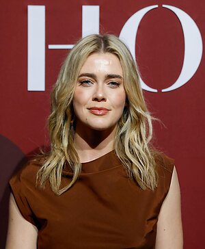 Melissa Roxburgh leaked photo #10
