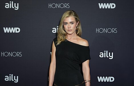 Melissa Roxburgh leaked photo #35