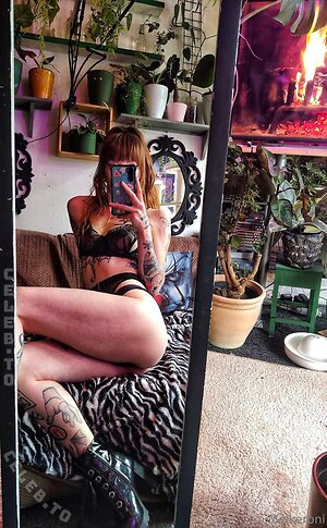 melkeroni Nude Leaked Photo #13