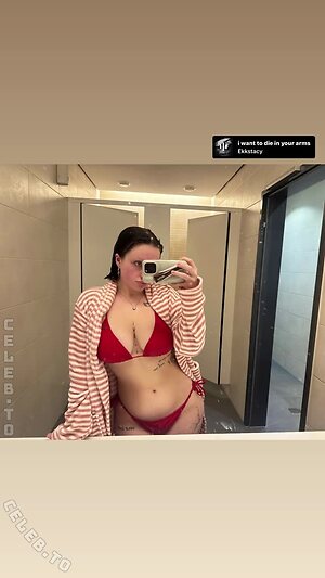 melli.cg Nude Leaked Photo #2