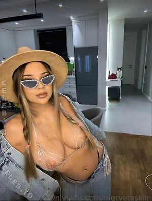 Merve Taskin Nude Leaked Photo #29