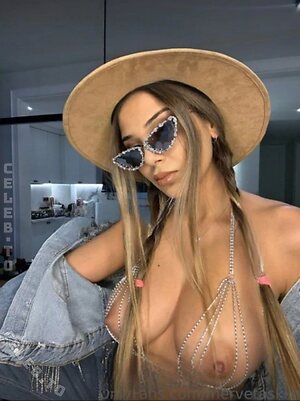 Merve Taskin Nude Leaked Photo #32