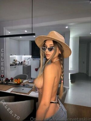 Merve Taskin Nude Leaked Photo #33