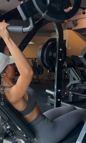 Merve Özkan Nude Leaked Photo #12