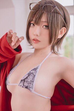 Messie Huang leaked photo #16