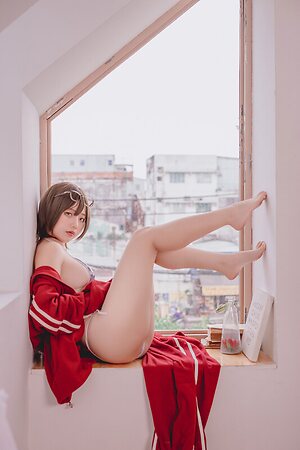 Messie Huang leaked photo #26