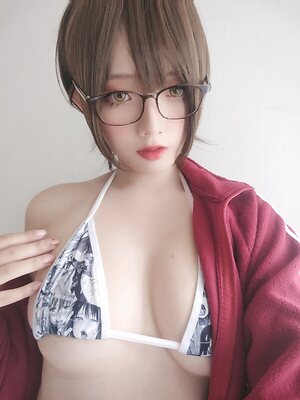 Messie Huang leaked photo #29
