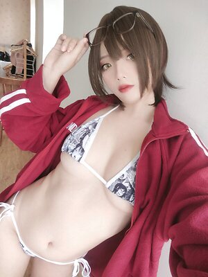 Messie Huang leaked photo #32