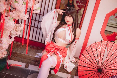 Messie Huang leaked photo #33