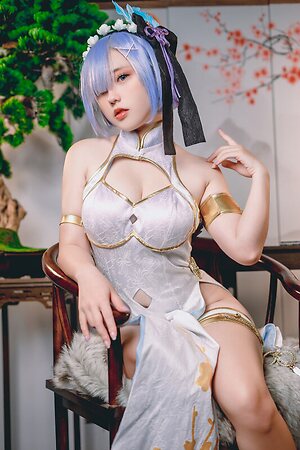 Messie Huang leaked photo #62