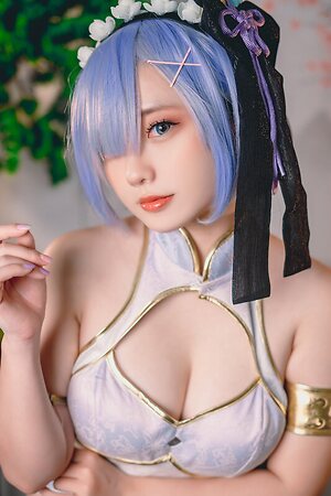 Messie Huang leaked photo #77