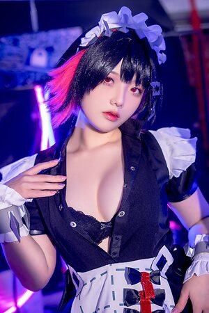 Messie Huang leaked photo #187