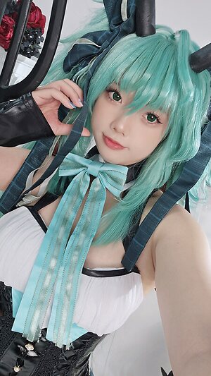Messie Huang leaked photo #200