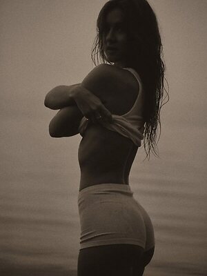 Mia Bowman leaked photo #5