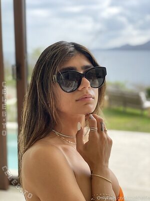 Mia Khalifa photo
